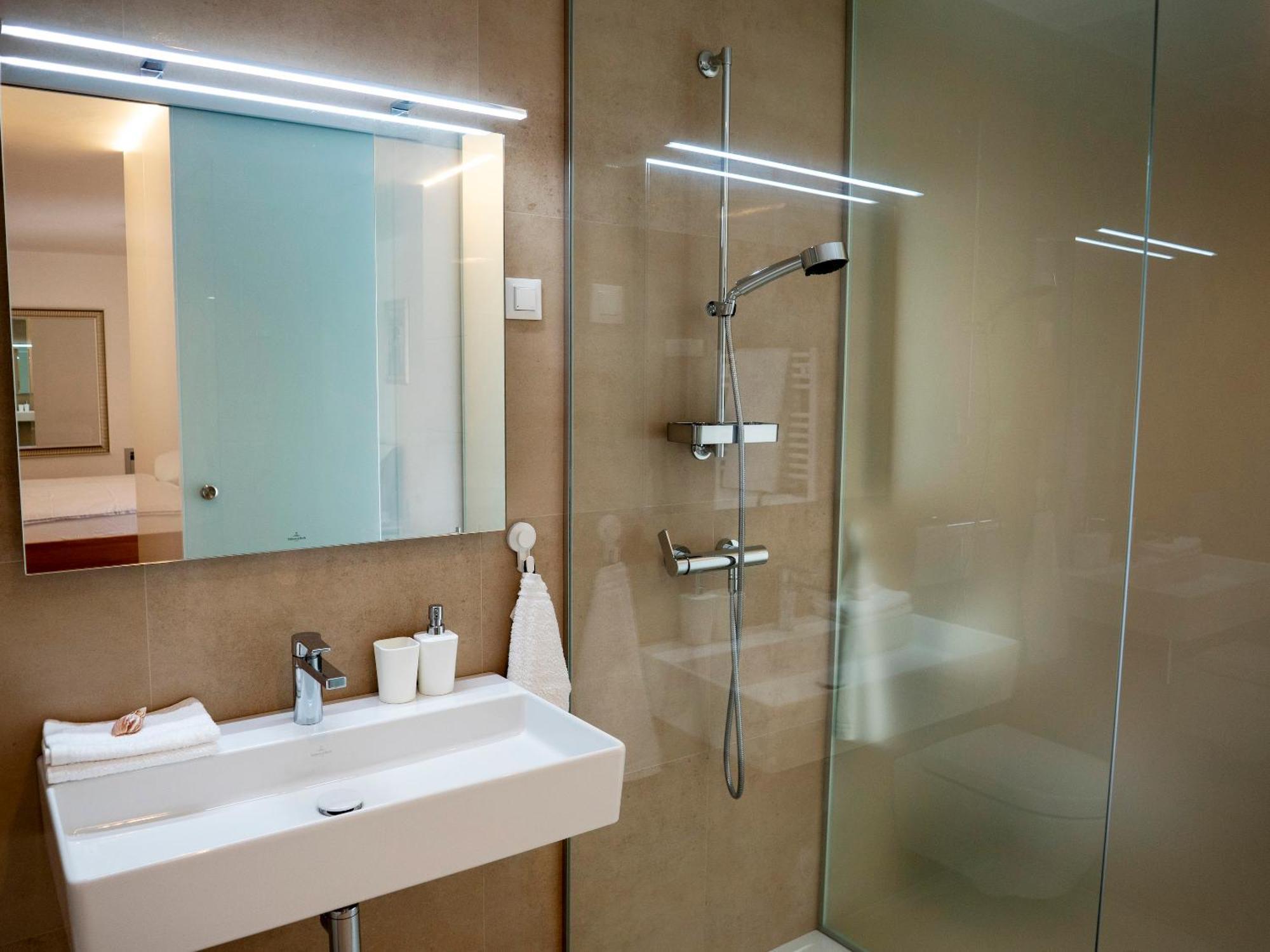 Haus Helga Apartment Rab Town Bagian luar foto