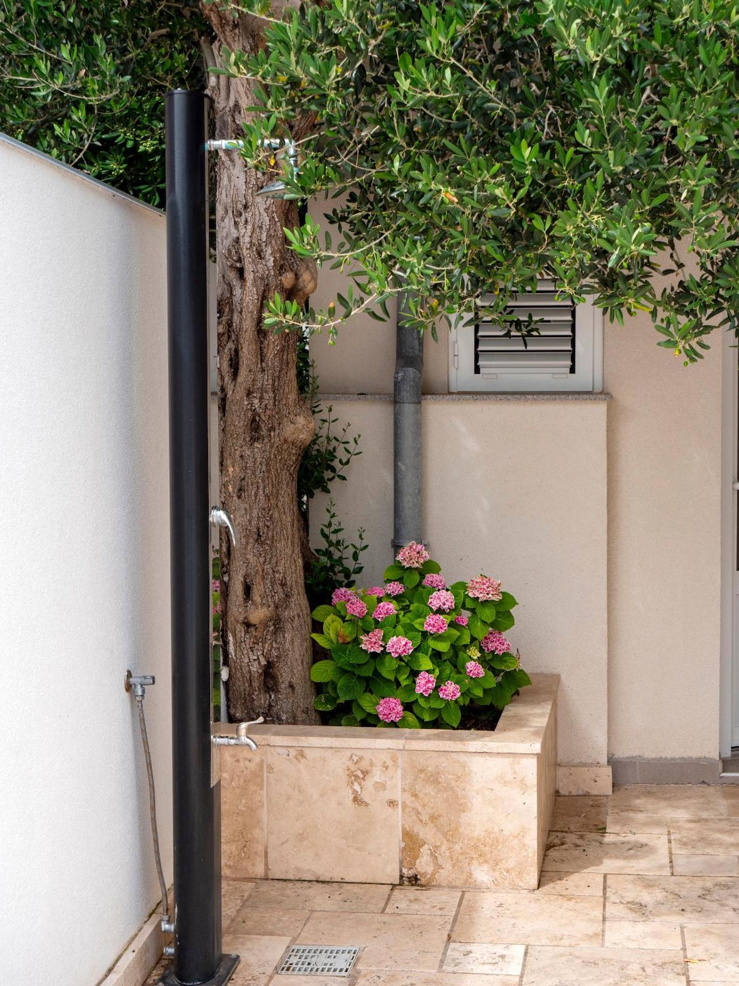 Haus Helga Apartment Rab Town Bagian luar foto