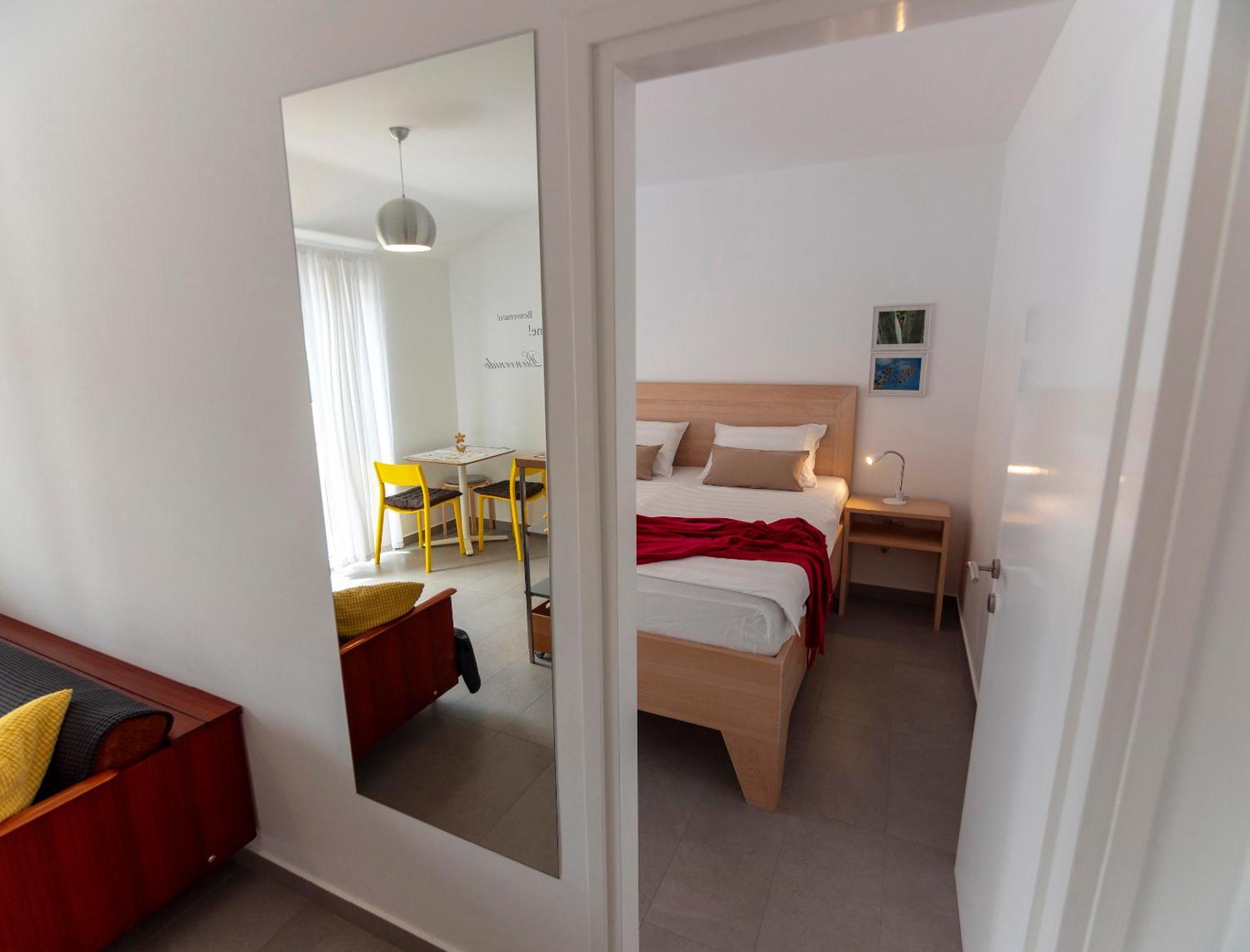 Haus Helga Apartment Rab Town Bagian luar foto