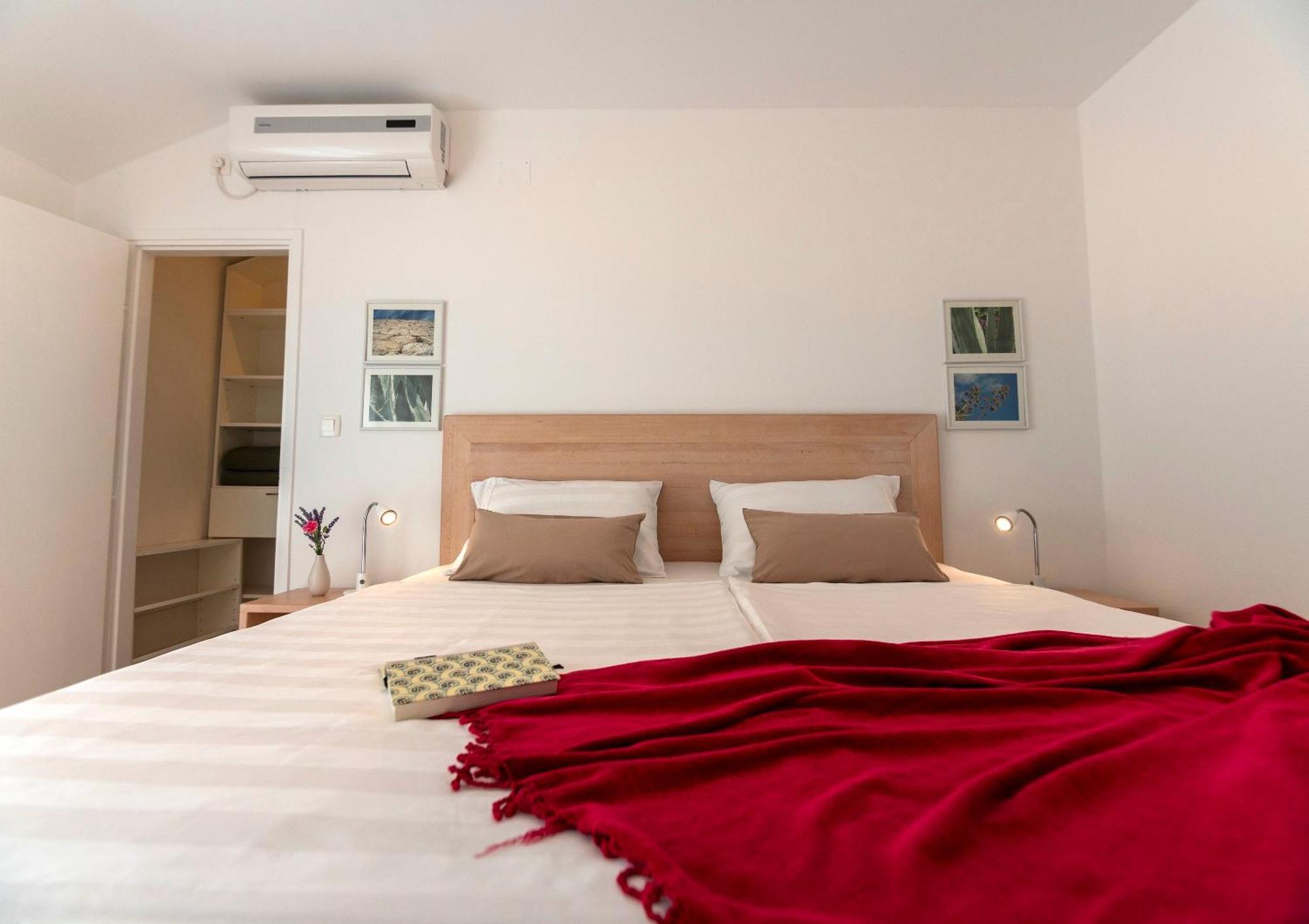 Haus Helga Apartment Rab Town Bagian luar foto
