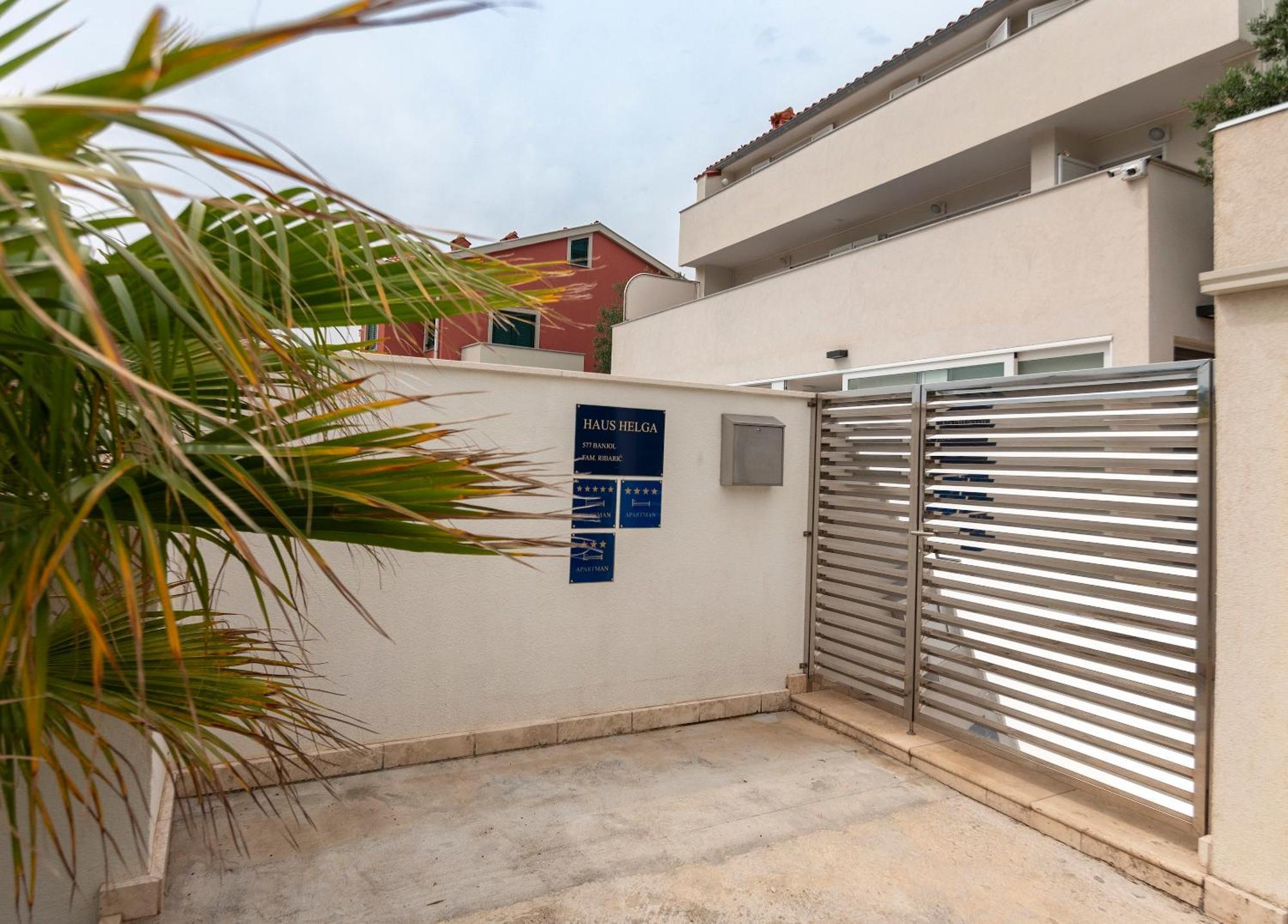 Haus Helga Apartment Rab Town Bagian luar foto