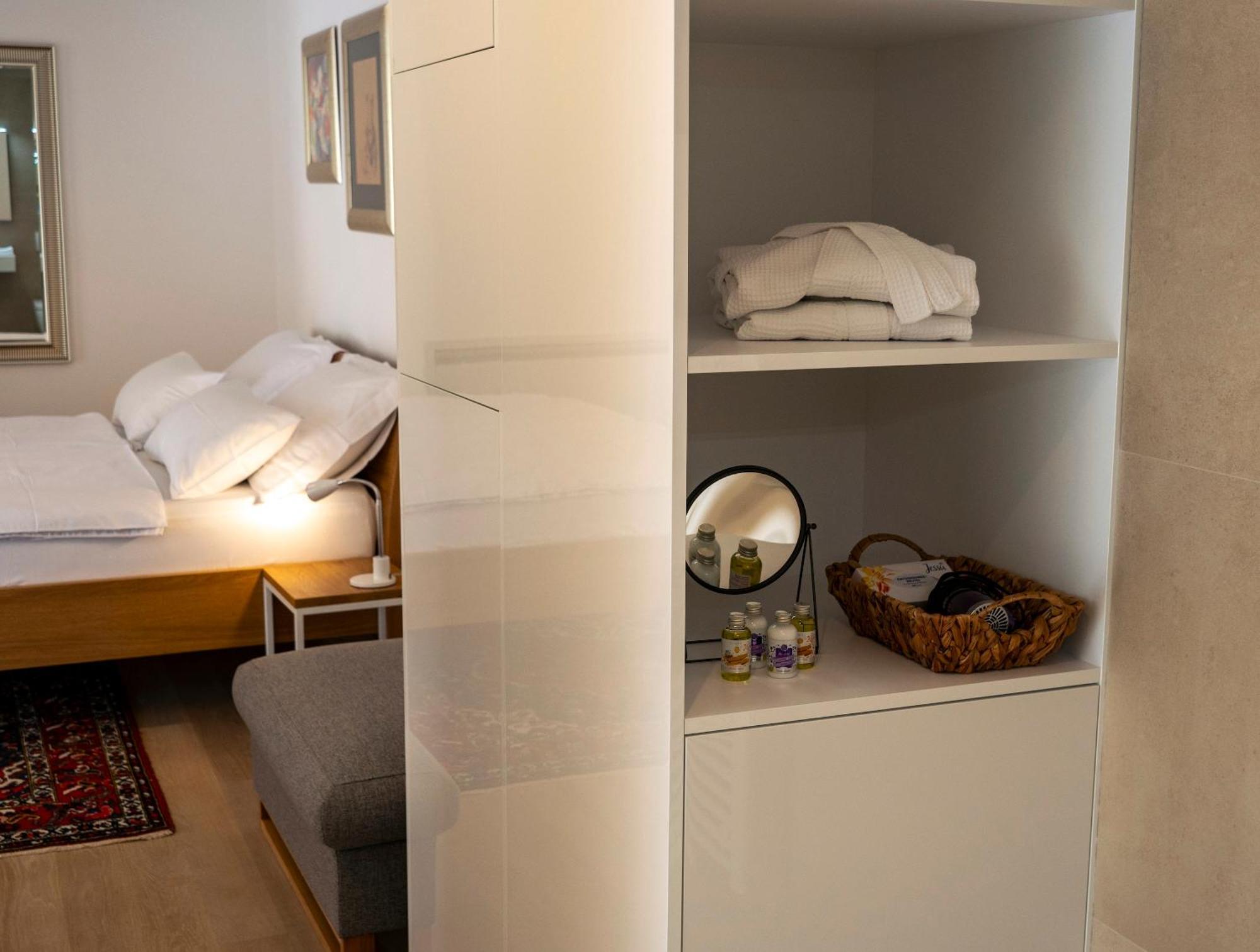 Haus Helga Apartment Rab Town Bagian luar foto
